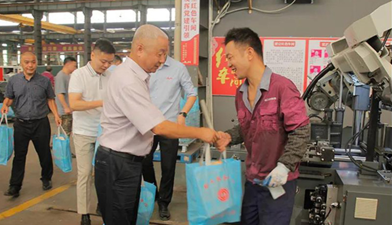 缙云县委常委、政协主席刘旭标一行深入企业送清凉 慰问一线职工暖人心