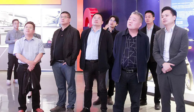 缙云创客空间政协委员会客厅举行带锯床及特色机械装备产业发展专题座谈活动