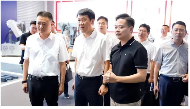 武义县委副书记、县长李强一行莅临开云体育考察调研