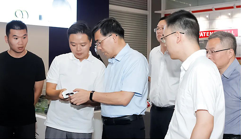 浙江理工大学党委书记吴锋民到开云体育开展调研